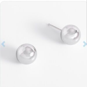 Earring Nice & Bella. PLATINUM PLATED POST EARRINGS silver color